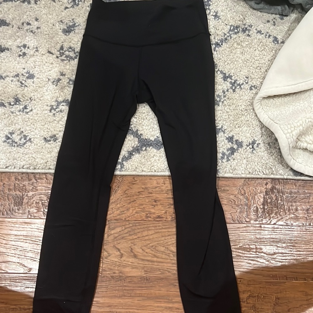Size 6 Lululemon caprese  leggings. Look new. Worn few times. Reposhing !